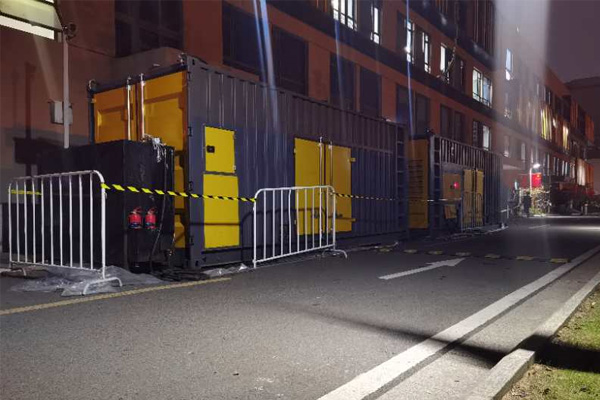 萧县柴油发电机组的输出电压是如何调节的？